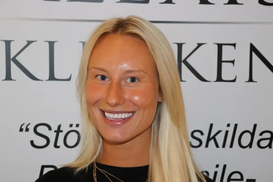 Nöjd kund efter tandblekning hos Alexiskliniken i Göteborg